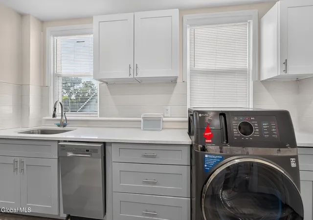 4th image of 299 Quail St, Albany, NY 12208 | MLS# 202624324