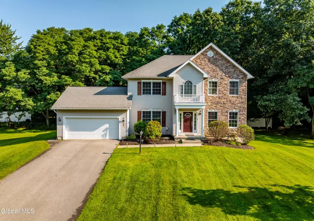 Photo 2 of Single family home for sale at 8 Ryan Ct, Clifton Park, NY 12065 | MLS# 202624027 | Listing updated on 2026-08-23