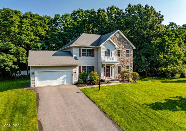 Photo 3 of Single family home for sale at 8 Ryan Ct, Clifton Park, NY 12065 | MLS# 202624027 | Listing updated on 2026-08-23