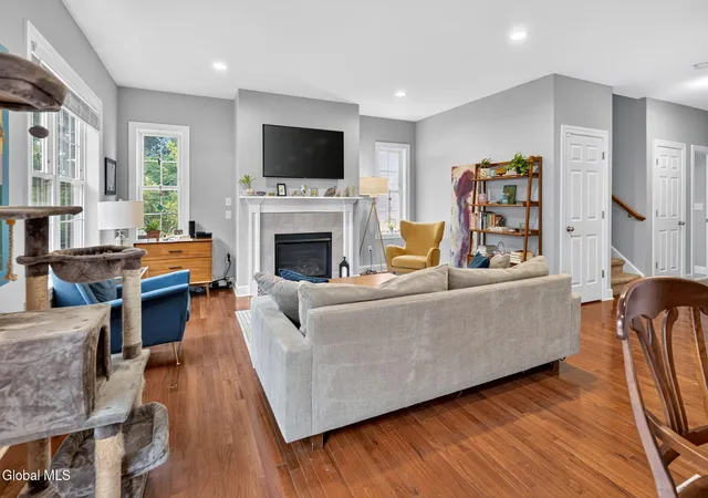4th image of 16 Napa Ct, Schenectady, NY 12309 | MLS# 202624243