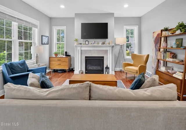 5th image of 16 Napa Ct, Schenectady, NY 12309 | MLS# 202624243