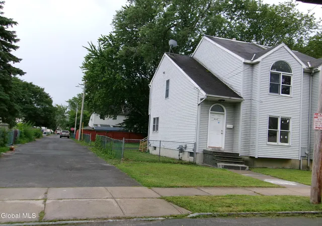Photo 3 of Single family home for sale at 407 Paige St, Schenectady, NY 12307 | MLS# 202624096 | Listing updated on 2026-08-27