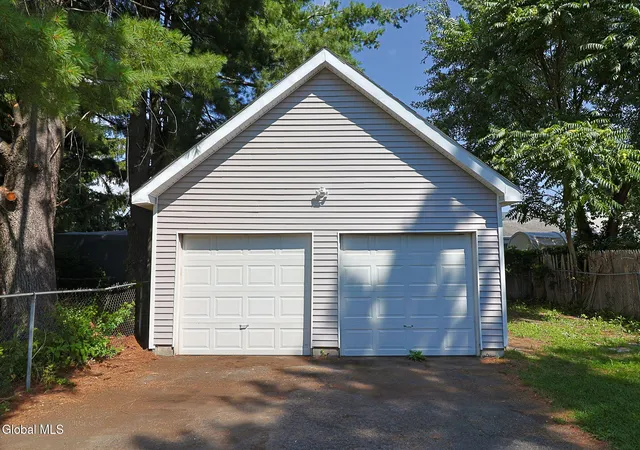 19th image of 3 Tulip St, Schenectady, NY 12306 | MLS# 202624091