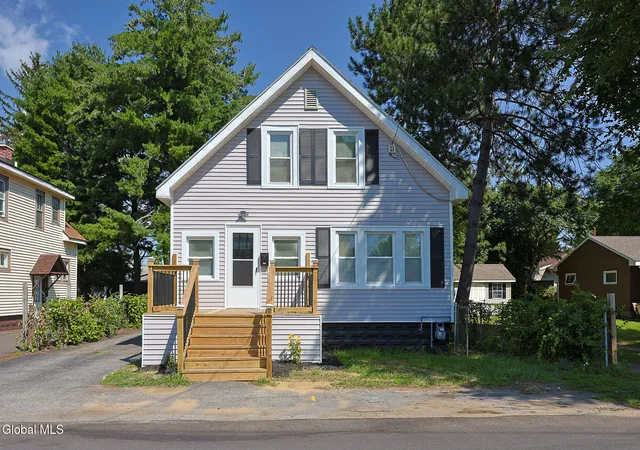 2nd image of 3 Tulip St, Schenectady, NY 12306 | MLS# 202624091