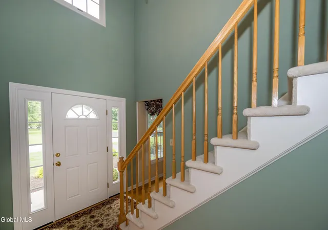 Photo 4 of Sale Pending at 71 Orchardview Dr, Halfmoon, NY 12065 | MLS# 202624293 | Listing updated on 2026-09-15
