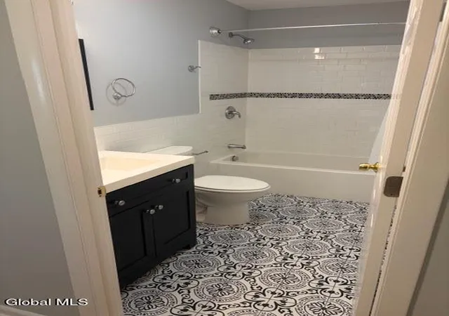 29th image of 1b Westford St, Albany, NY 12208 | MLS# 202624285