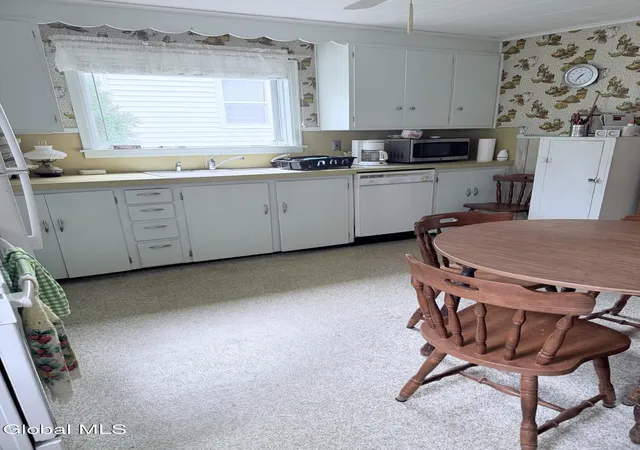 Photo 3 of Single family home for sale at 184 S Kingsboro Ave, Gloversville, NY 12078 | MLS# 202624173 | Listing updated on 2026-09-29