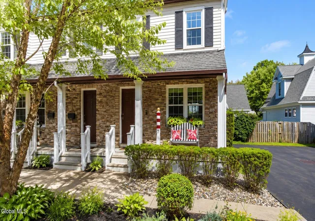 2nd image of 11 Cottage St, Saratoga Springs, NY 12866