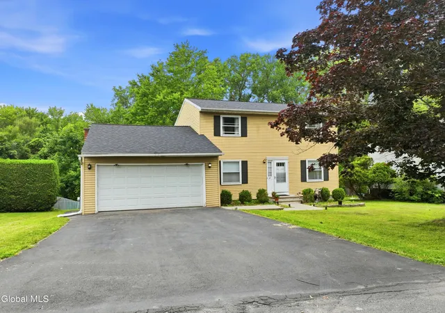 1st image of 5 Mohican Pl, Albany, NY 12208 | MLS# 202624196
