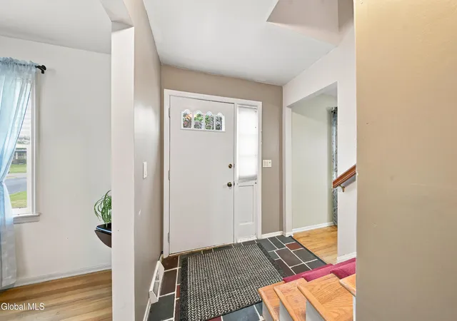 Photo 3 of Single family home for sale at 5 Mohican Pl, Albany, NY 12208 | MLS# 202624196 | Listing updated on 2026-09-17