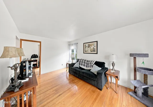 Photo 4 of Single family home for sale at 5 Mohican Pl, Albany, NY 12208 | MLS# 202624196 | Listing updated on 2026-09-21