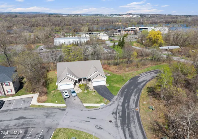 2nd image of 534 Northend Dr, Schenectady, NY 12308 | MLS# 202624337