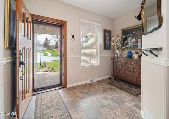 5th image of 534 Northend Dr, Schenectady, NY 12308 | MLS# 202624337