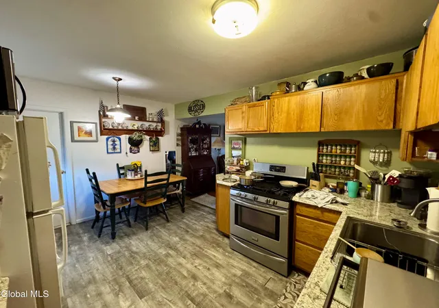 4th image of 51 Munro Ct, Troy, NY 12180 | MLS# 202624401