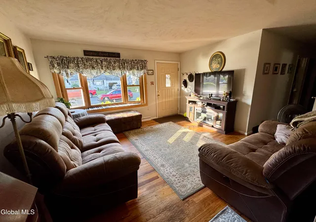 5th image of 51 Munro Ct, Troy, NY 12180 | MLS# 202624401