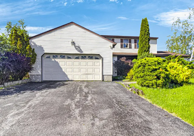 Photo 3 of Single family home for sale at 7195 Opal Dr, Liverpool, NY 13088 | MLS# 202624283 | Listing updated on 2026-08-20