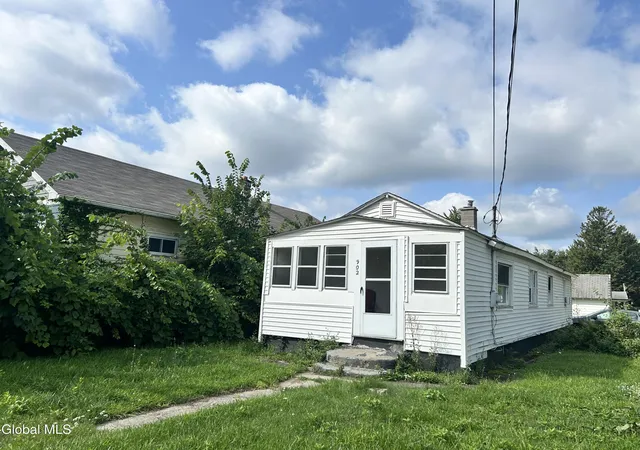 1st image of 902 Draper Ave, Rotterdam, NY 12306 | MLS# 202624525