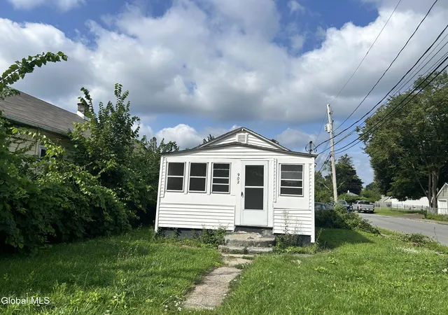 2nd image of 902 Draper Ave, Rotterdam, NY 12306 | MLS# 202624525