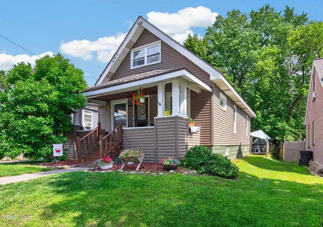 2nd image of 42 Jackson Ave, Schenectady, NY 12304 | MLS# 202624411