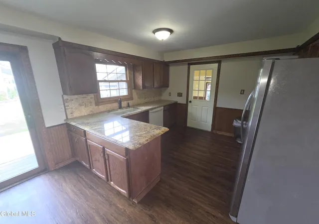 Photo 3 of Single family home for sale at 117 Clizbe Ave, Amsterdam, NY 12010 | MLS# 202624574 | Listing updated on 2026-09-06