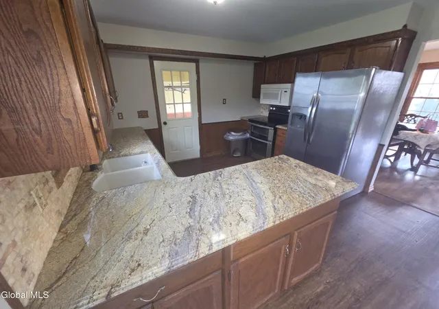 Photo 3 of Single family home for sale at 117 Clizbe Ave, Amsterdam, NY 12010 | MLS# 202624574 | Listing updated on 2026-09-23