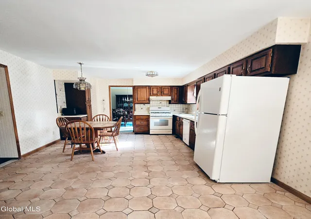 Photo 4 of Sale Pending at 1022 St Lucille Dr, Rotterdam, NY 12306 | MLS# 202624523 | Listing updated on 2026-09-08