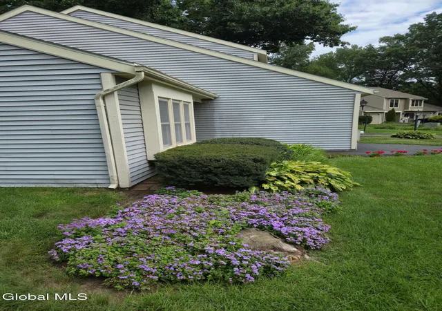 Photo 3 of Sale Pending at 23 Cromwell Dr, Halfmoon, NY 12065 | MLS# 202624499 | Listing updated on 2026-09-09