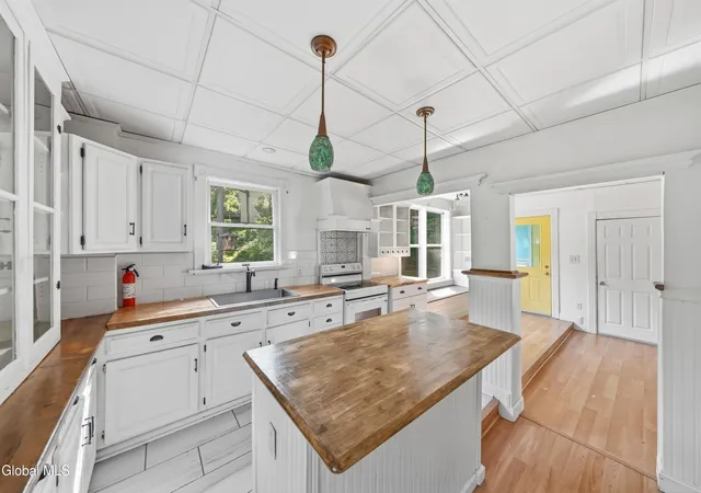 Photo 4 of Single family home for sale at 25 Green Ave, Castleton On Hudson, NY 12033 | MLS# 202624558 | Listing updated on 2026-10-05