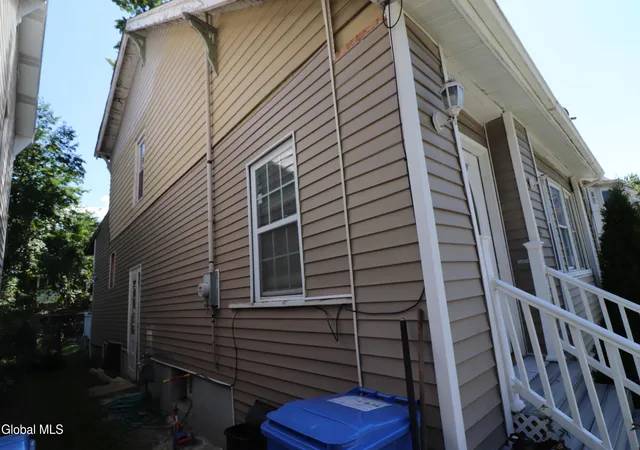 Photo 4 of Single family home for sale at 19 Beekman St, Albany, NY 12209 | MLS# 202624575 | Listing updated on 2026-10-07