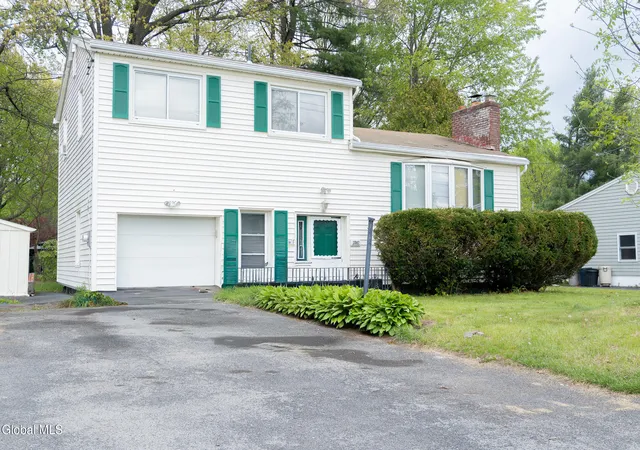 2nd image of 3307 Woodlawn Ave, Schenectady, NY 12304 | MLS# 202624551
