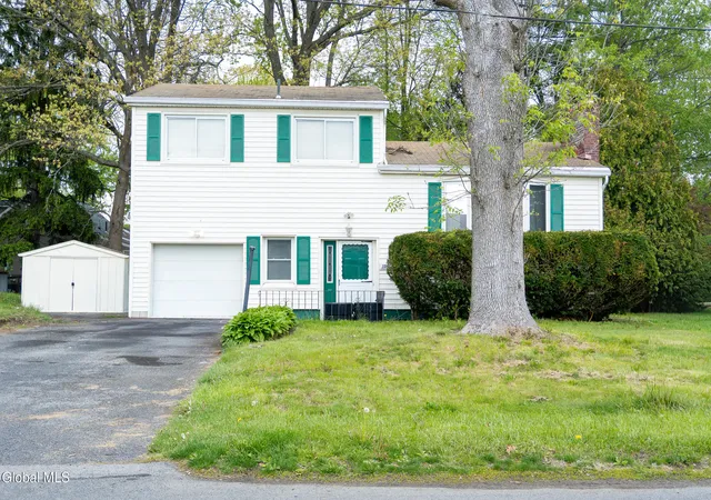 3rd image of 3307 Woodlawn Ave, Schenectady, NY 12304 | MLS# 202624551