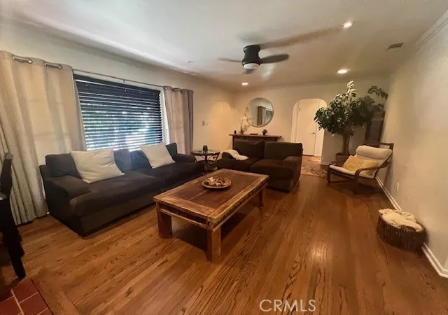 image of 5744 Stansbury, Van Nuys, CA 91401 | MLS# SR25214931