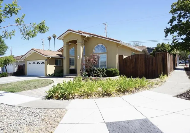 image of 1432 Stone Creek Dr, San Jose, CA 95132 | MLS# ML82056068