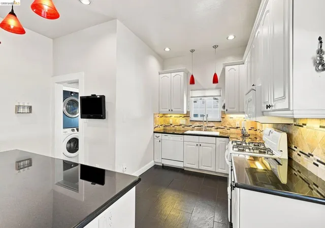 image of 70 E 7th St, Tracy, CA 95376 | MLS# 41144593