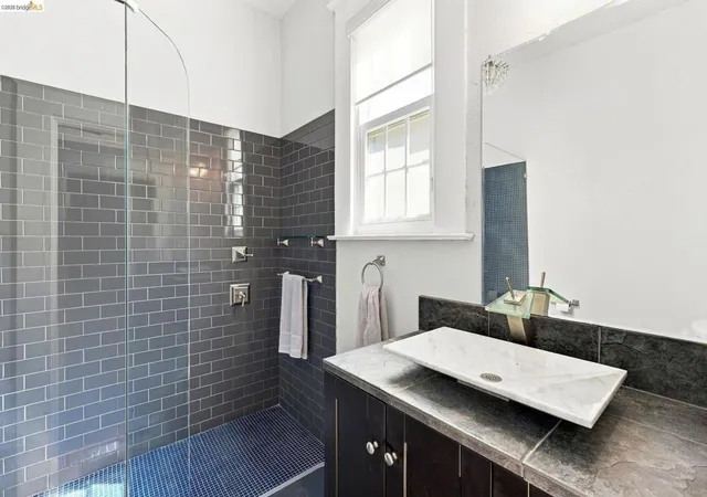 image of 70 E 7th St, Tracy, CA 95376 | MLS# 41144593