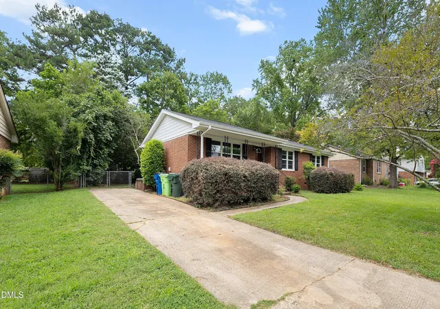 Photo 3 of Single family home for sale at 3729 Arrowwood Dr, Raleigh, NC 27604 | MLS# 10185065 | Listing updated on 2026-09-16