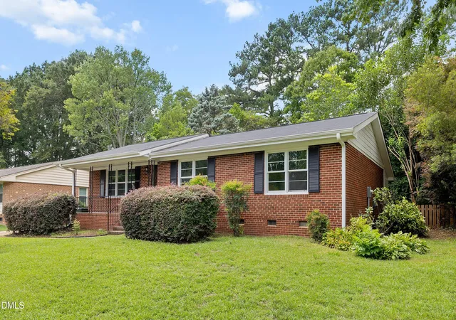 Photo 4 of Single family home for sale at 3729 Arrowwood Dr, Raleigh, NC 27604 | MLS# 10185065 | Listing updated on 2026-09-16