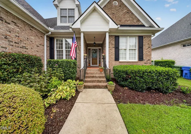 Photo 2 of Single family home for sale at 548 Walapai Dr, Fuquay Varina, NC 27526 | MLS# 10182761 | Listing updated on 2026-09-14