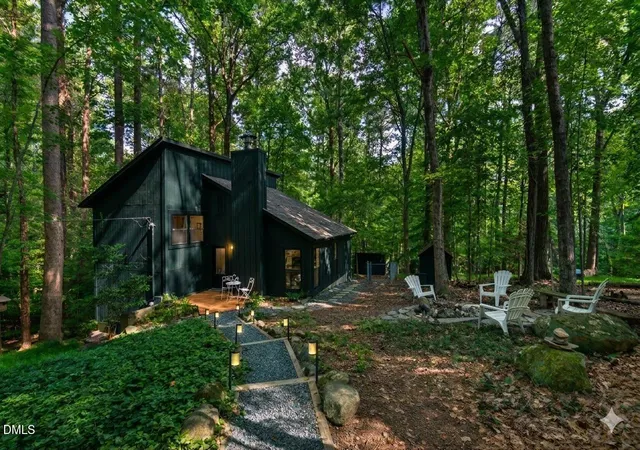 1st image of 207 Holly Rdg, Chapel Hill, NC 27516 | MLS# 10186675