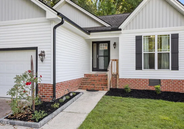 2nd image of 124 Stonehenge Dr, Clayton, NC 27520 | MLS# 10187419