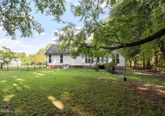 3rd image of 124 Stonehenge Dr, Clayton, NC 27520 | MLS# 10187419