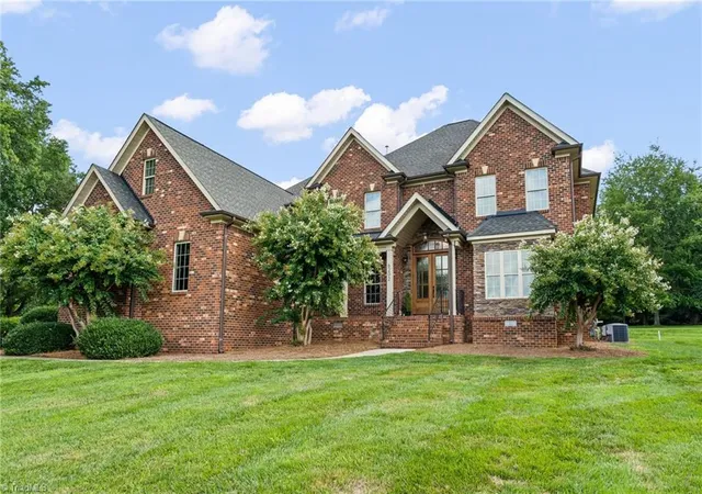 Photo 3 of Single family home for sale at 6202 Herons Nest Ct, Oak Ridge, NC 27310 | MLS# 1229044 | Listing updated on 2026-10-08