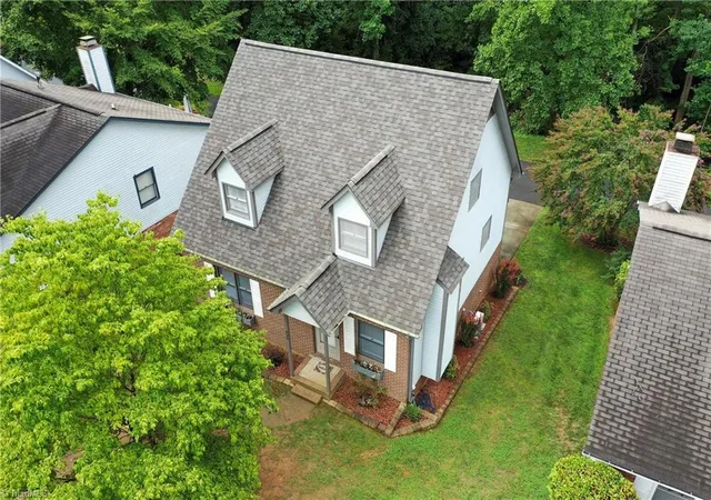 Photo 3 of Single family home for sale at 620 Lantern Ridge Dr, Winston Salem, NC 27104 | MLS# 1229903 | Listing updated on 2026-08-22