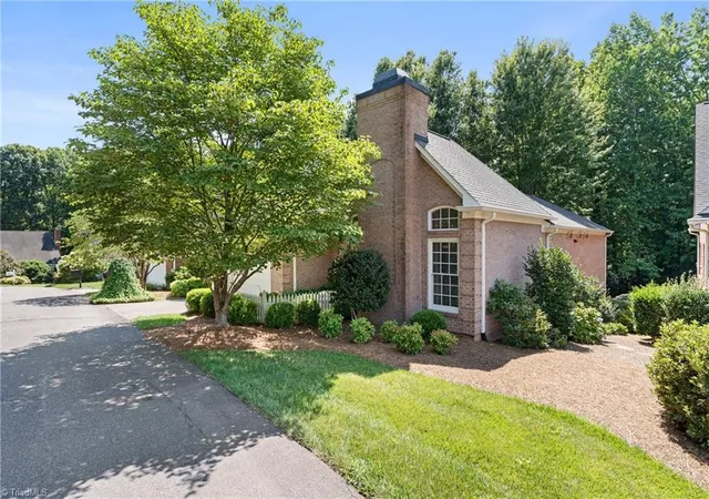Photo 2 of Sale Pending at 237 Village Green Sq, Winston Salem, NC 27104 | MLS# 1231286 | Listing updated on 2026-08-31