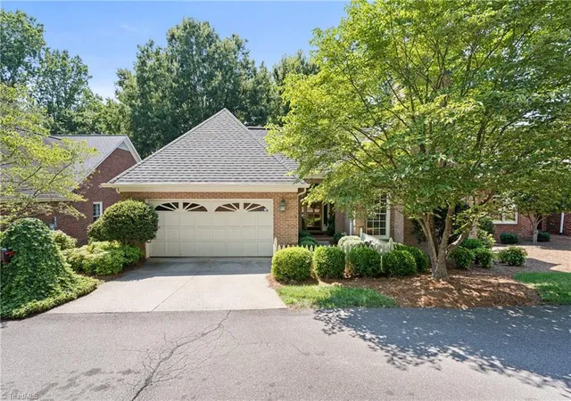 Photo 3 of Sale Pending at 237 Village Green Sq, Winston Salem, NC 27104 | MLS# 1231286 | Listing updated on 2026-08-31