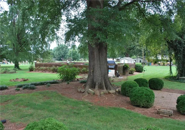 Photo 2 of Sale Pending at 201 Madison Rd, Mocksville, NC 27028 | MLS# 1231497 | Listing updated on 2026-08-17
