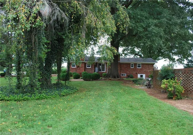 Photo 3 of Sale Pending at 201 Madison Rd, Mocksville, NC 27028 | MLS# 1231497 | Listing updated on 2026-08-17