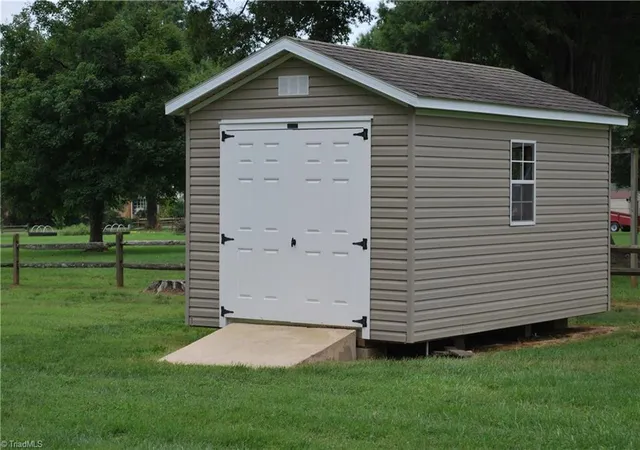 Photo 3 of Sale Pending at 201 Madison Rd, Mocksville, NC 27028 | MLS# 1231497 | Listing updated on 2026-08-17