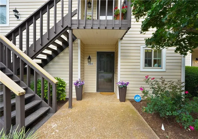 2nd image of 208 Driftwood Ln, Winston Salem, NC 27104 | MLS# 1231269