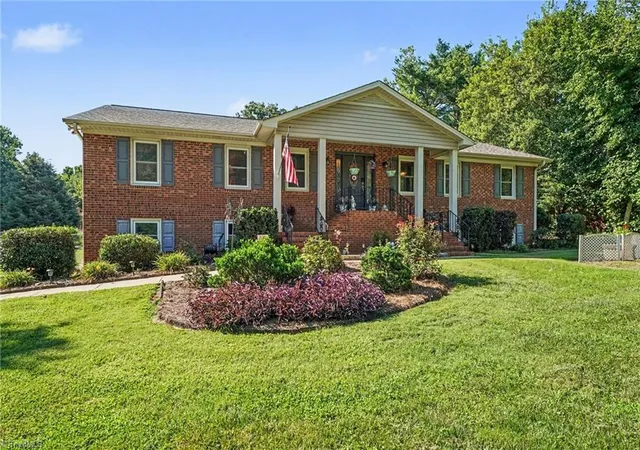 2nd image of 414 Longmeadow Dr, Clemmons, NC 27012 | MLS# 1229725